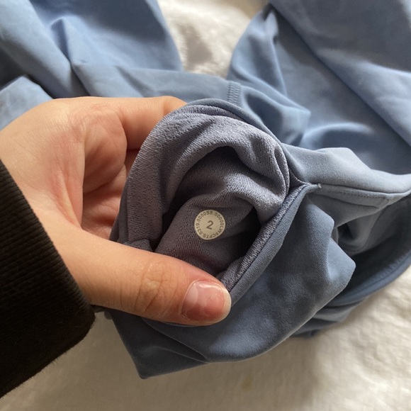 Lululemon Blue crossover leggings - Picture 5 of 5